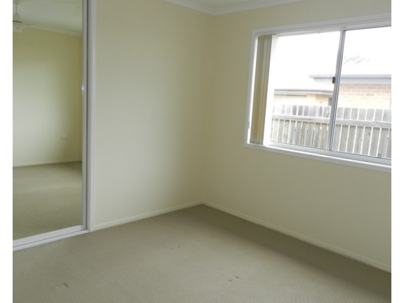 2/17 Wickes Street, New Auckland QLD 4680