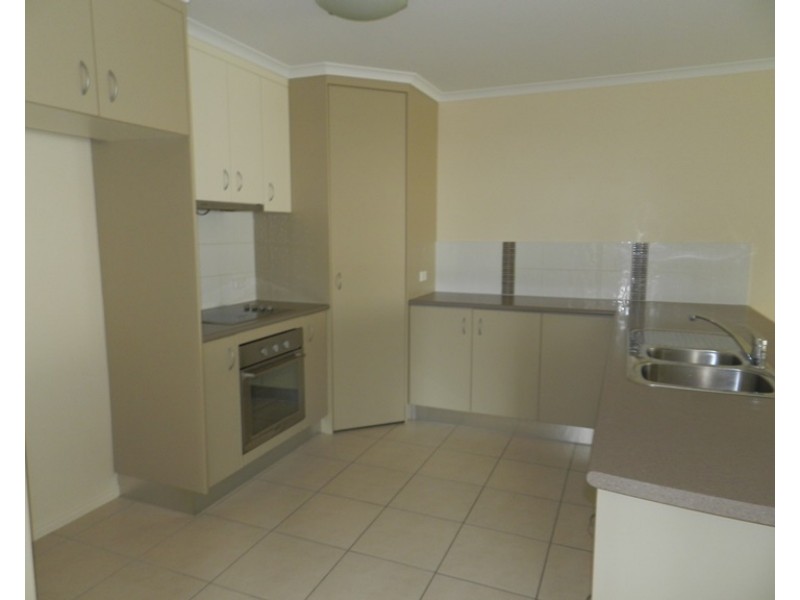 2/17 Wickes Street, New Auckland QLD 4680