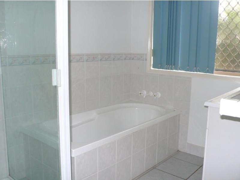 25 Ellington Street, New Auckland QLD 4680