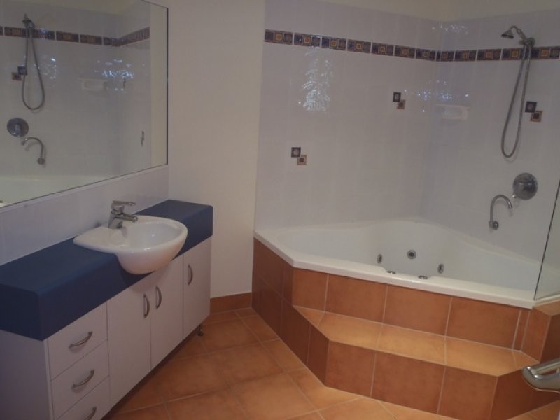 23 SANDRINGHAM CLOSE, Telina QLD 4680