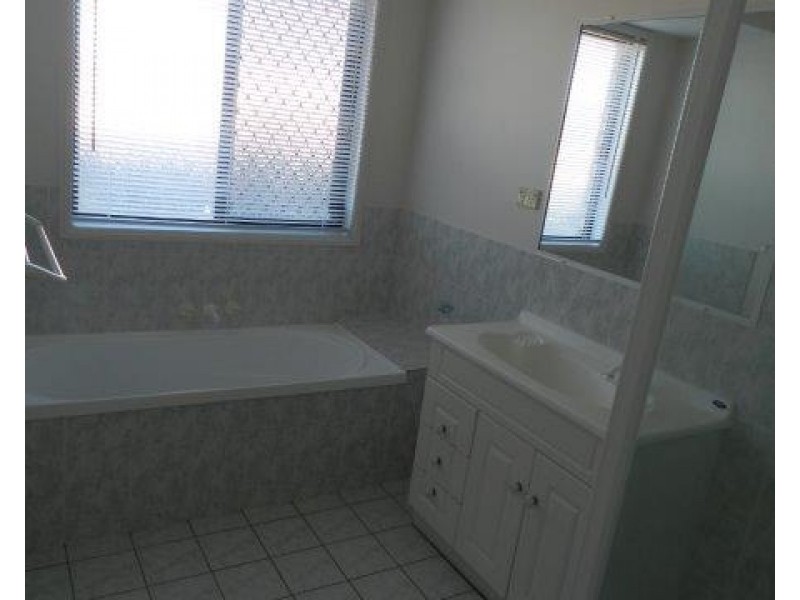 7 Montrose Place, New Auckland QLD 4680