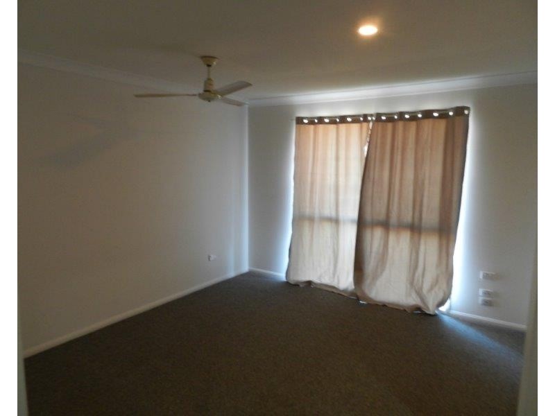 7 Montrose Place, New Auckland QLD 4680