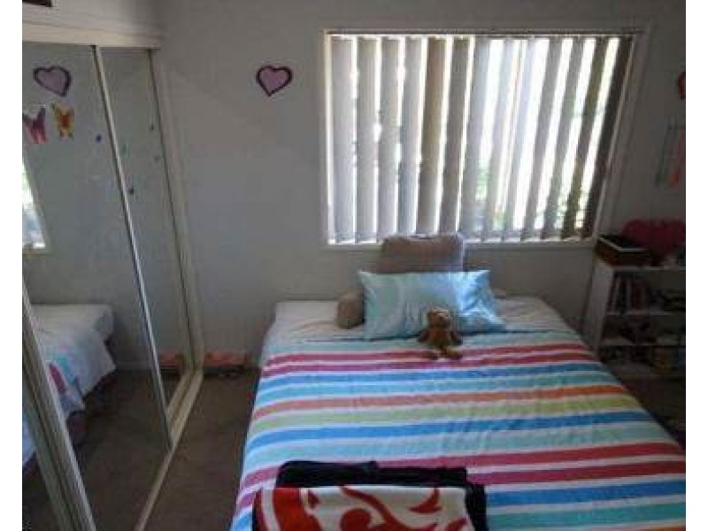 6 Glasshouse Place, New Auckland QLD 4680