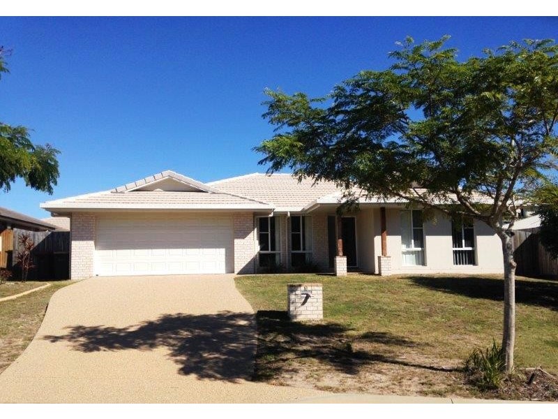 16 Daintree Blvd, New Auckland QLD 4680