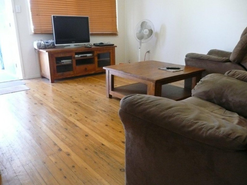 15 Wilkins Street, West Gladstone QLD 4680