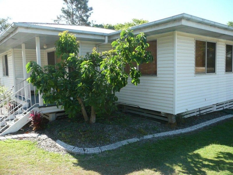 15 Wilkins Street, West Gladstone QLD 4680