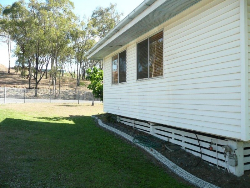 15 Wilkins Street, West Gladstone QLD 4680