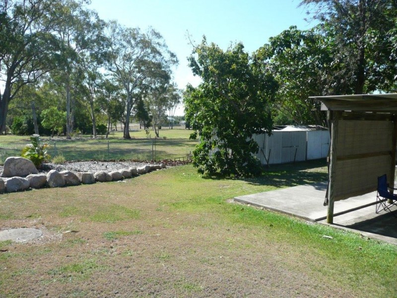 15 Wilkins Street, West Gladstone QLD 4680