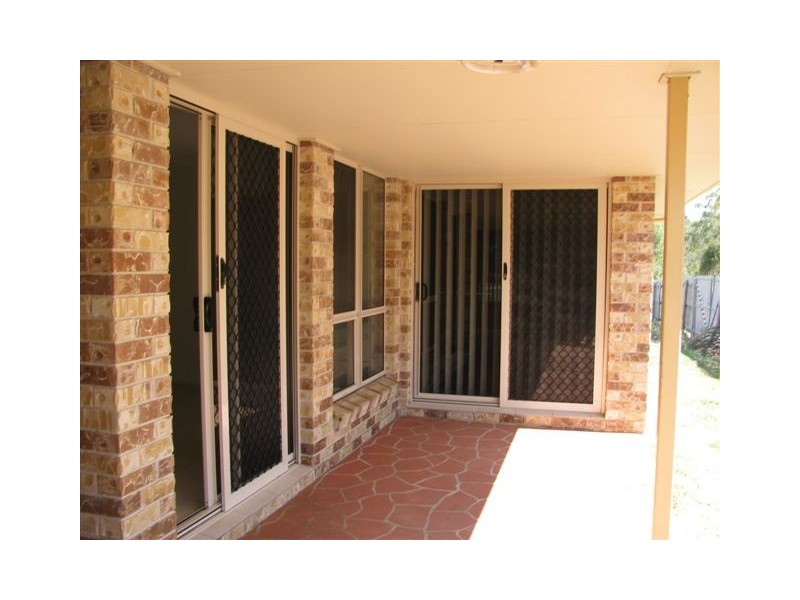 16 Reinaerhoff, Glen Eden QLD 4680