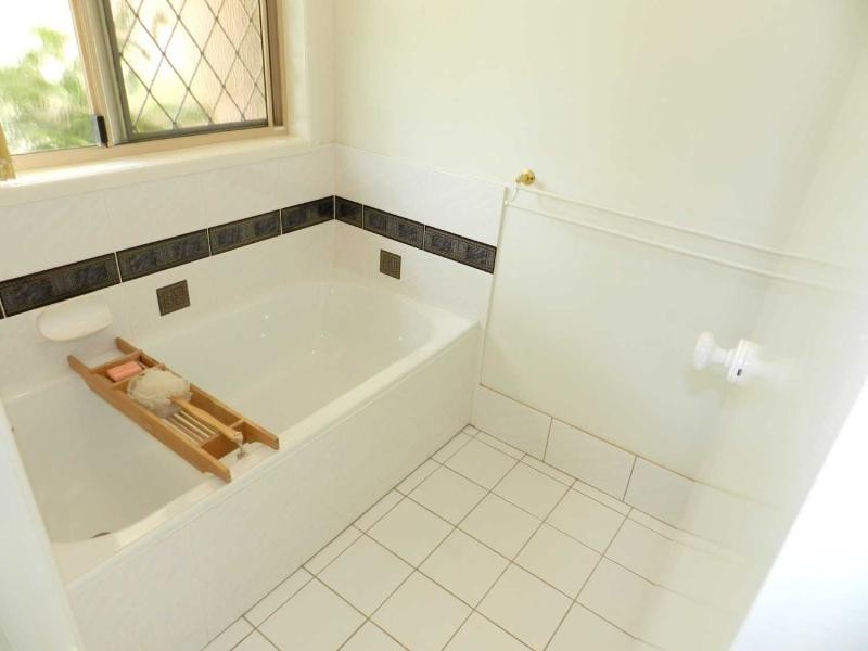 6 Lagoon Crt, Gladstone QLD 4680