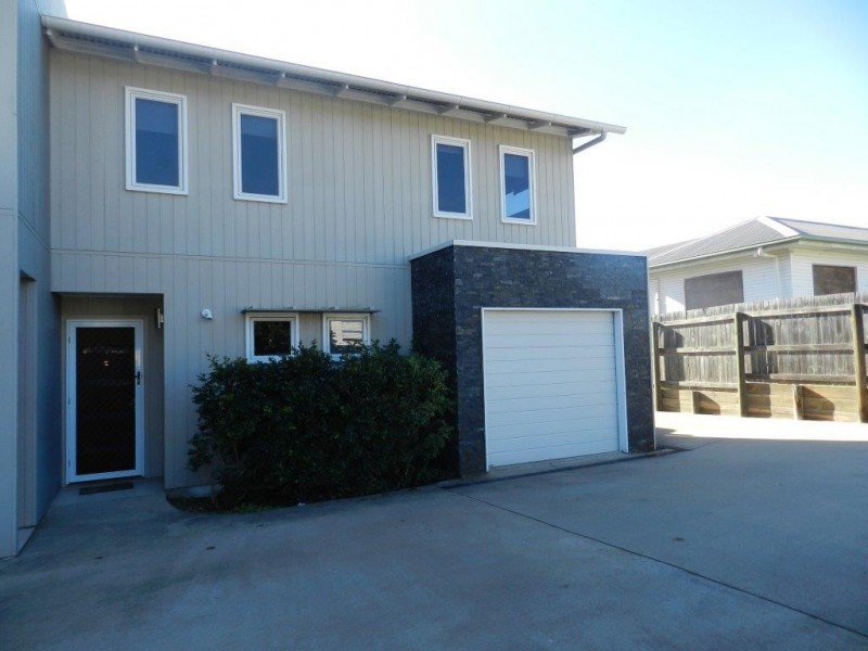 2/230 Auckland Street, South Gladstone QLD 4680