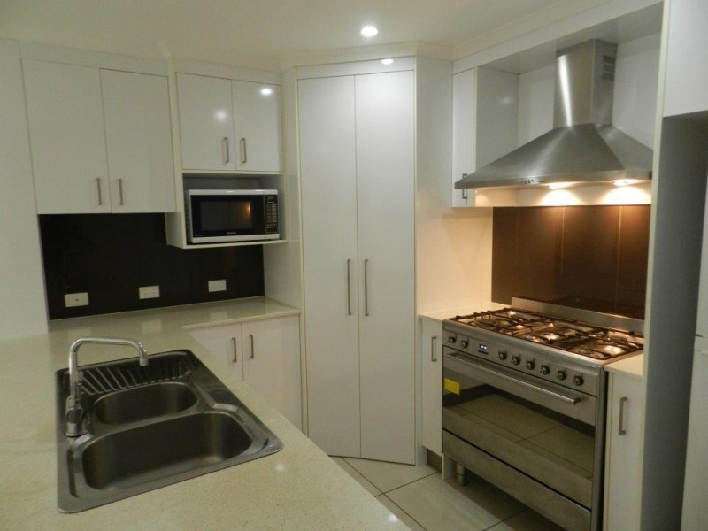 2/230 Auckland Street, South Gladstone QLD 4680