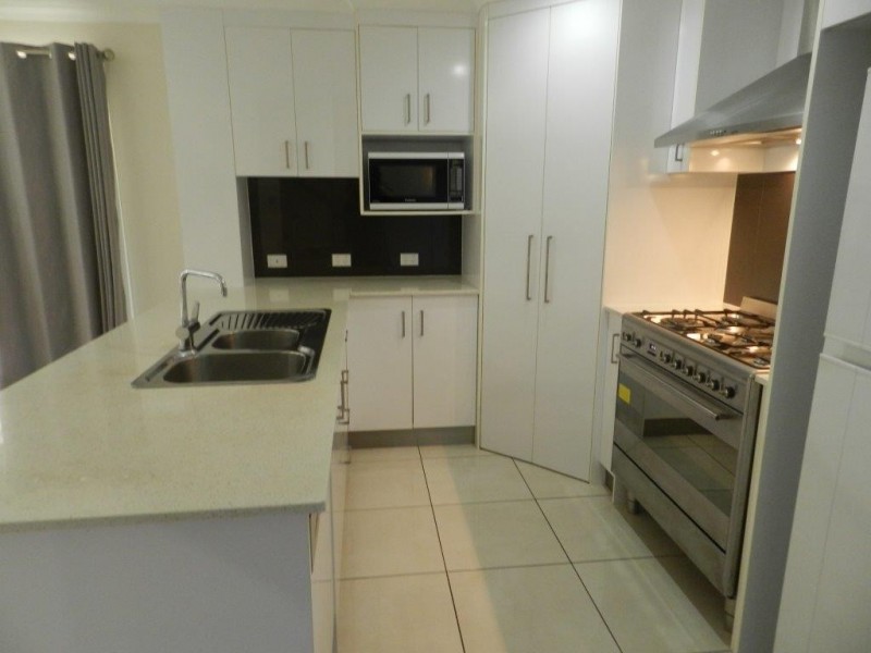 2/230 Auckland Street, South Gladstone QLD 4680