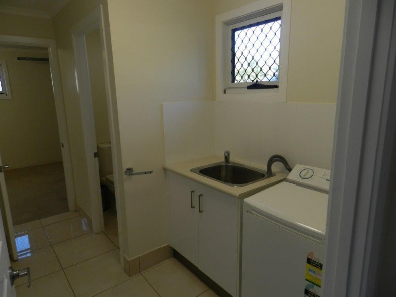 2/230 Auckland Street, South Gladstone QLD 4680