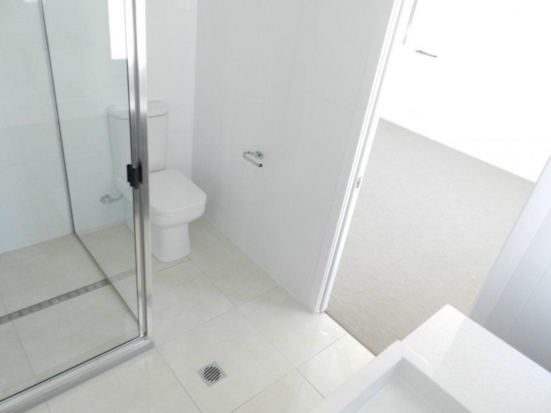 2/230 Auckland Street, South Gladstone QLD 4680