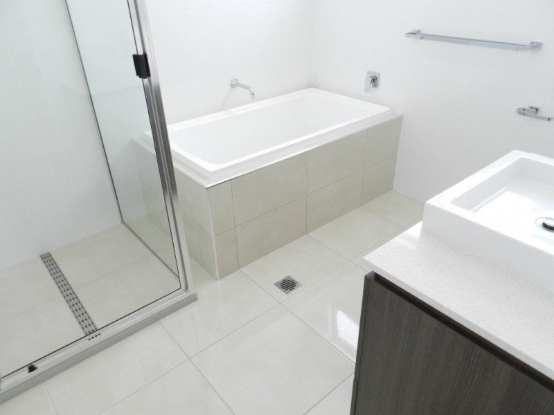 2/230 Auckland Street, South Gladstone QLD 4680