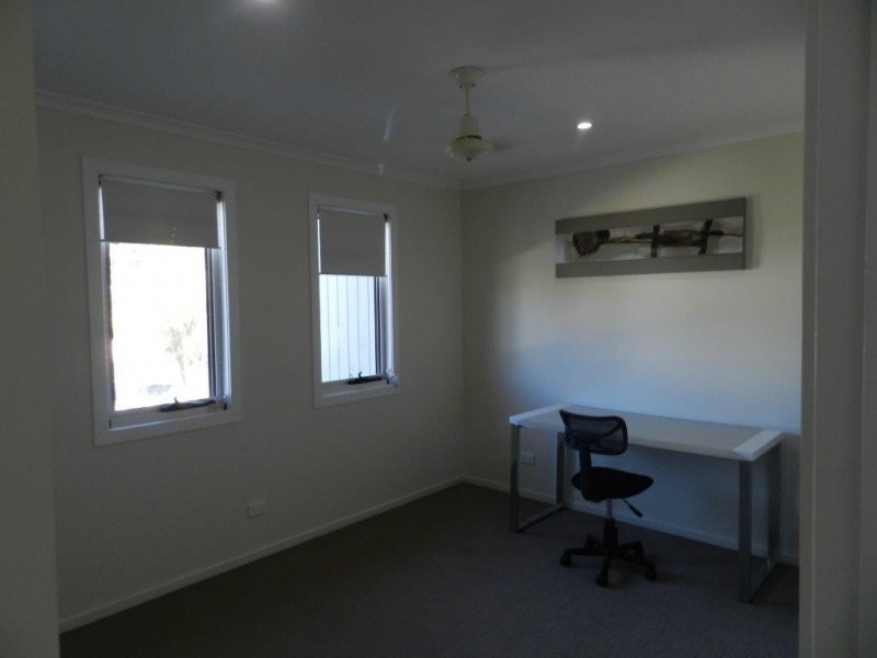 2/230 Auckland Street, South Gladstone QLD 4680