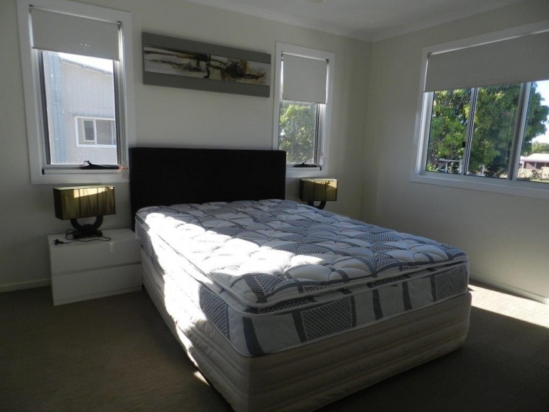 2/230 Auckland Street, South Gladstone QLD 4680