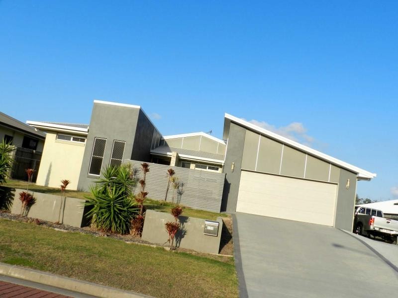 100 Penda Avenue, New Auckland QLD 4680
