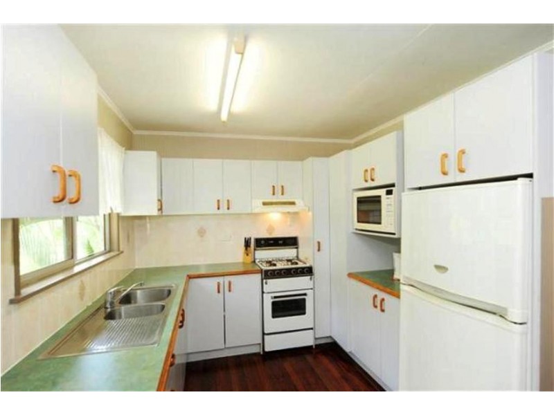 11 Larsen Street, Gladstone QLD 4680