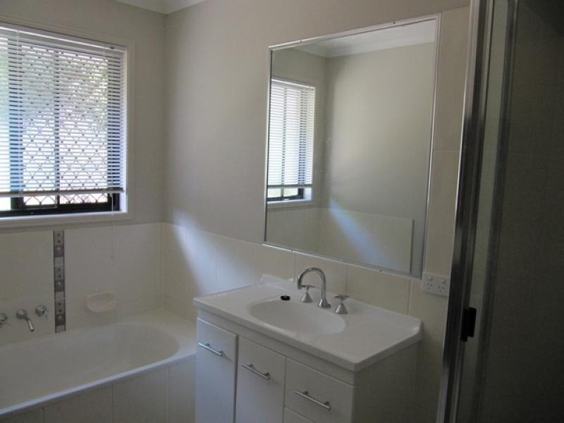 33 Southern Cross Close, Telina QLD 4680