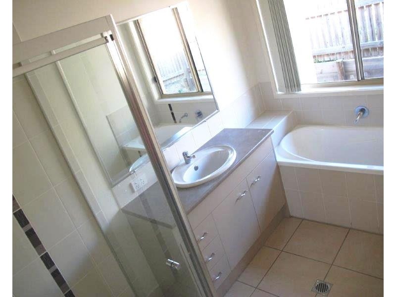 4 Franklin Court, New Auckland QLD 4680
