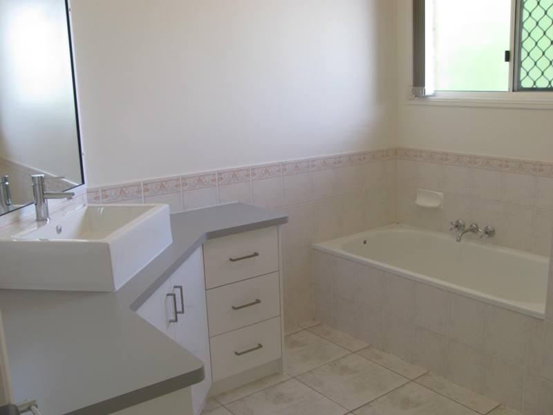 18 Curtis Avenue, Boyne Island QLD 4680
