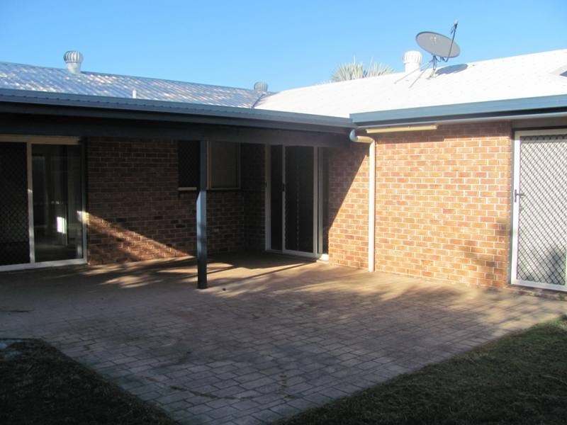 18 Curtis Avenue, Boyne Island QLD 4680