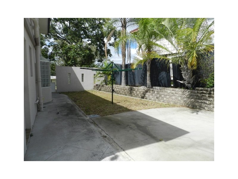 2 Barreenong Street, Glen Eden QLD 4680