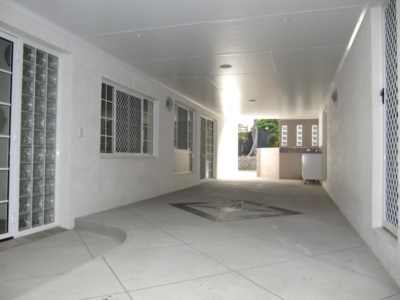 2 Barreenong Street, Glen Eden QLD 4680