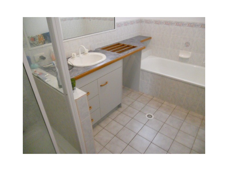 22 Curtis Avenue, Boyne Island QLD 4680