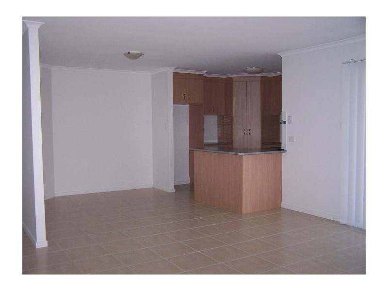 5 Jenolan Court, New Auckland QLD 4680