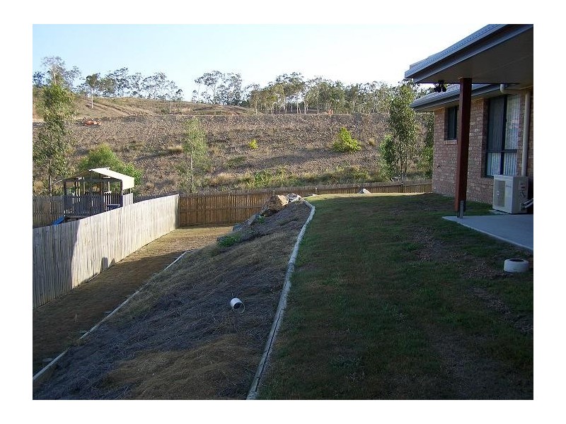 5 Jenolan Court, New Auckland QLD 4680