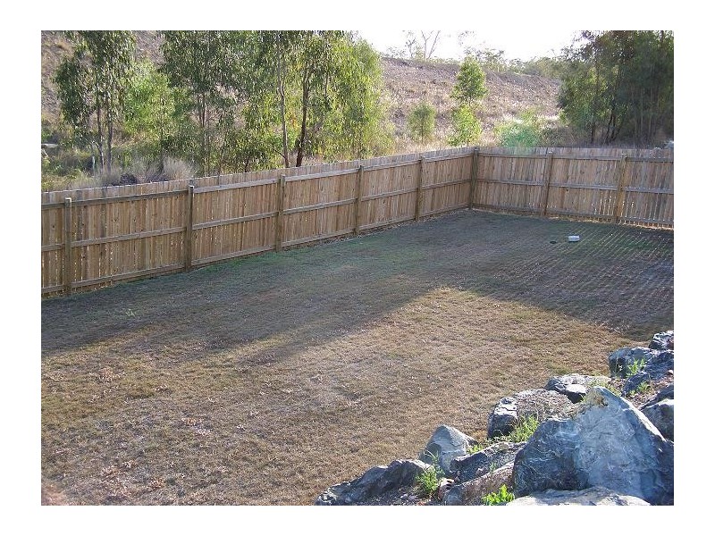 5 Jenolan Court, New Auckland QLD 4680