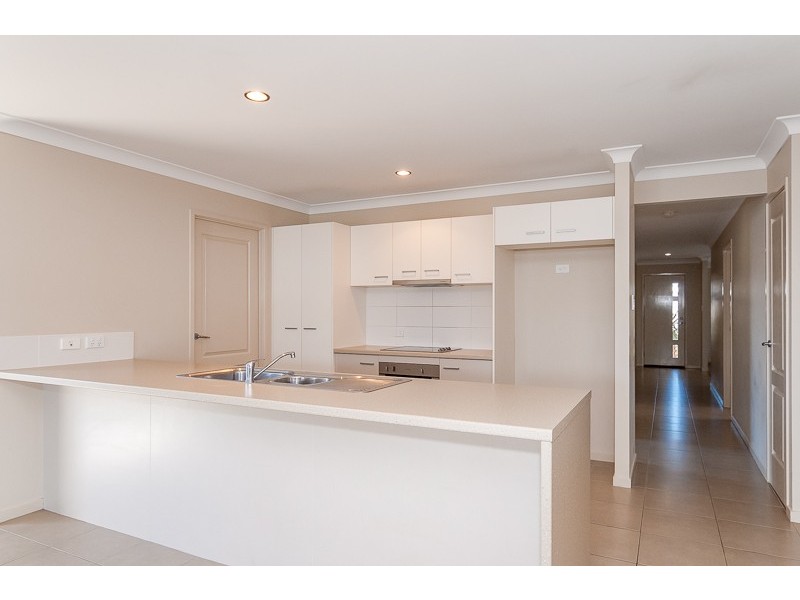5 Kroombit, New Auckland QLD 4680