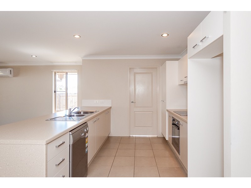 5 Kroombit, New Auckland QLD 4680