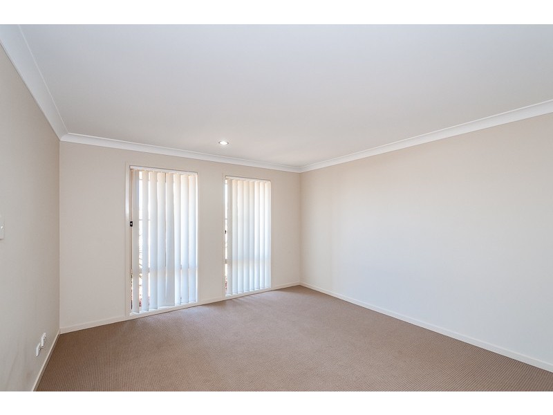5 Kroombit, New Auckland QLD 4680