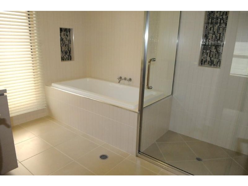 10 Oasis Crt, South Gladstone QLD 4680