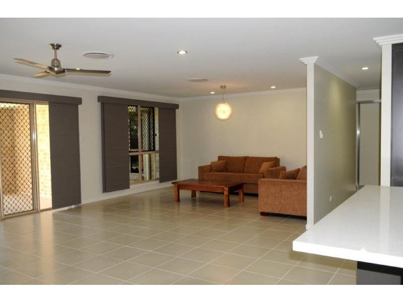 10 Oasis Crt, South Gladstone QLD 4680