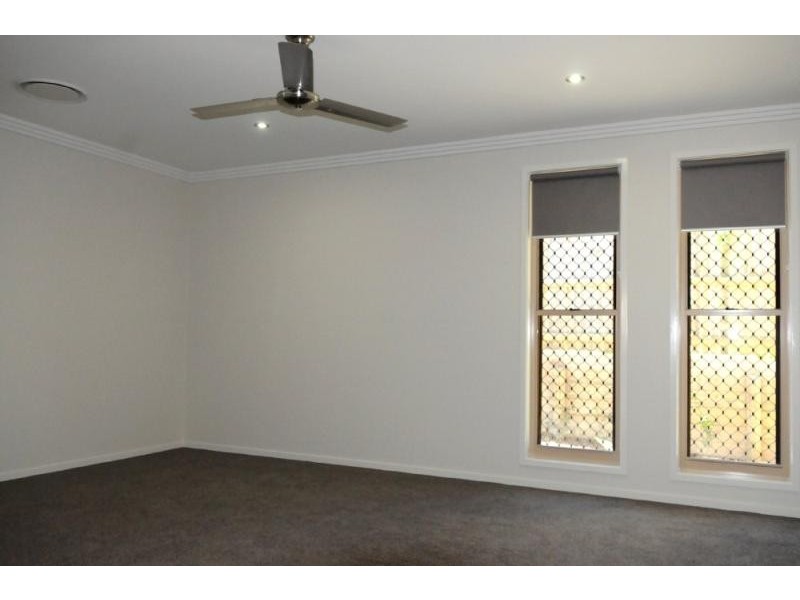 10 Oasis Crt, South Gladstone QLD 4680