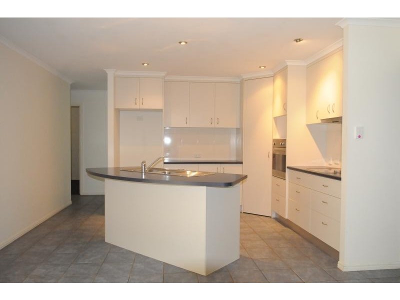 2 Kerry Court, New Auckland QLD 4680