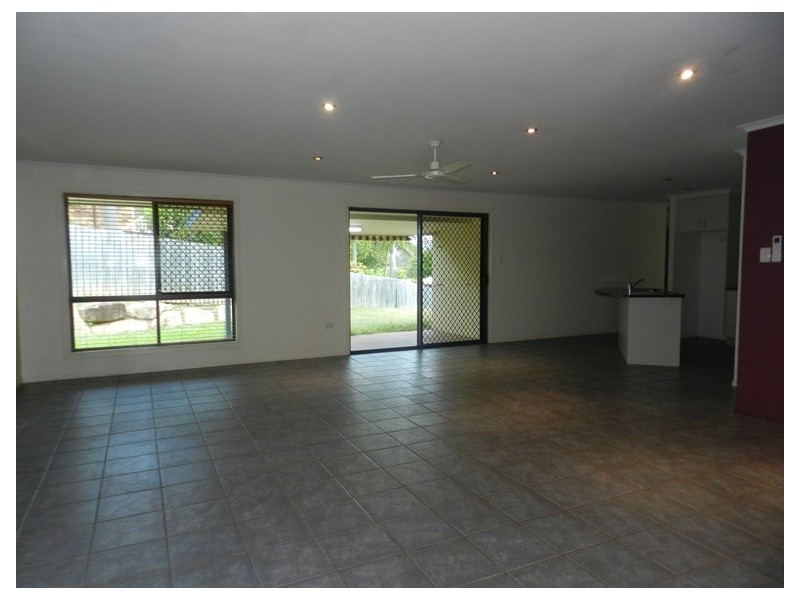 2 Kerry Court, New Auckland QLD 4680