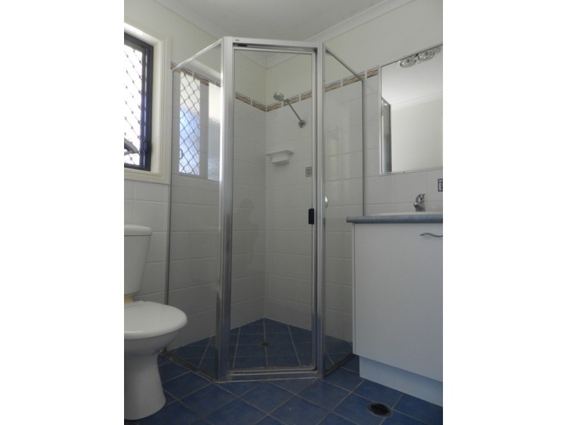 2 Kerry Court, New Auckland QLD 4680