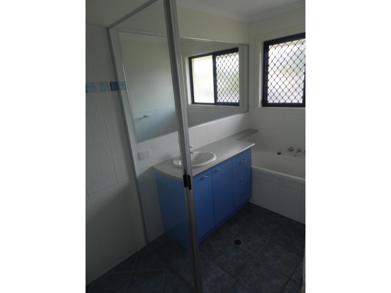 2 Kerry Court, New Auckland QLD 4680