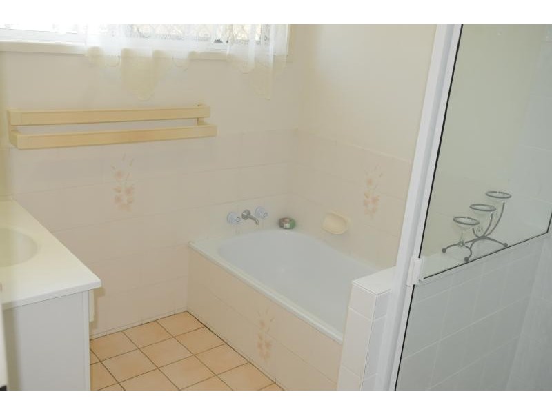 32 Beak Street, New Auckland QLD 4680
