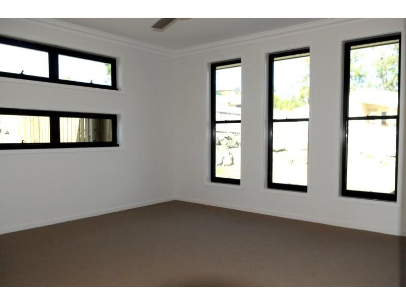 114 Penda Avenue, New Auckland QLD 4680