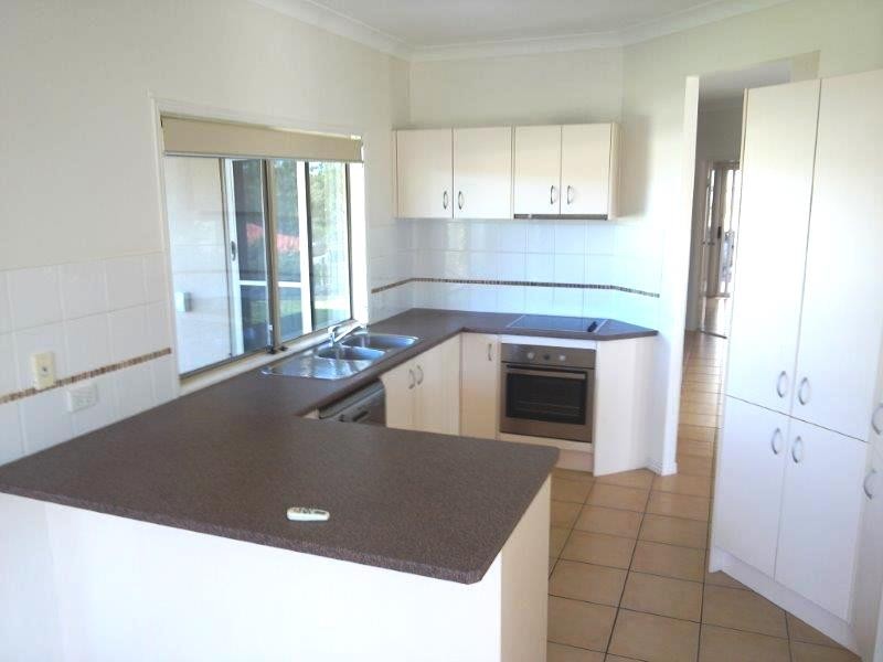 18 Viewpoint Way, New Auckland QLD 4680