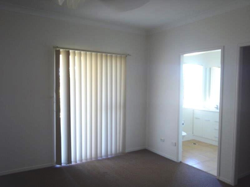 18 Viewpoint Way, New Auckland QLD 4680
