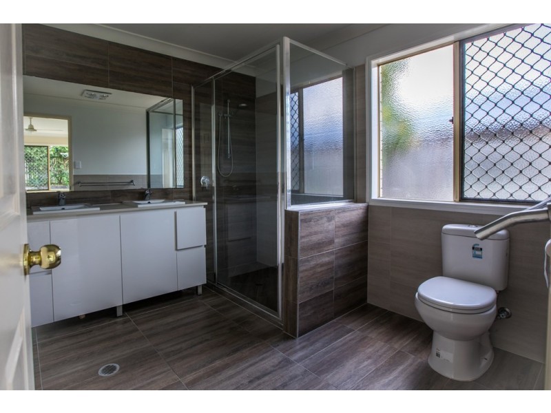 8 Huntington Court, New Auckland QLD 4680