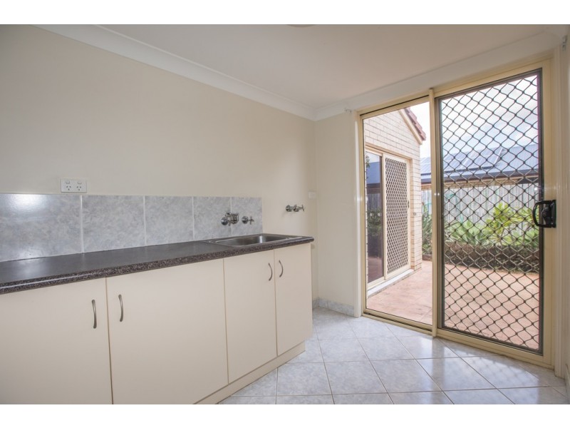 8 Huntington Court, New Auckland QLD 4680